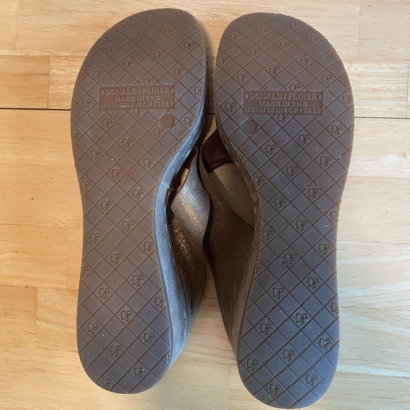Donald J. Pliner Metallic Gold and Rich Brown Sandals - Picture 7 of 8